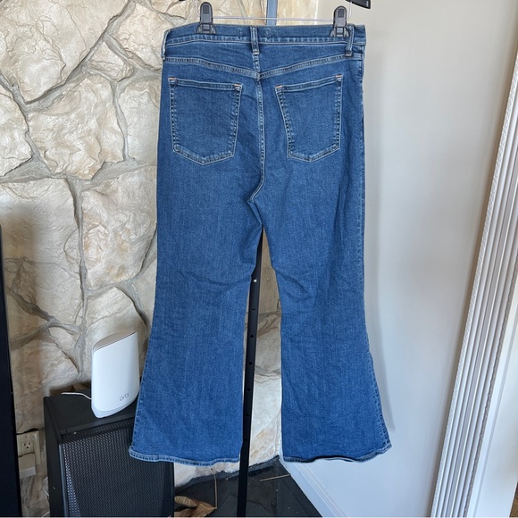 Abercrombie & Fitch Ultra High Rise Stretch Flare Jean - Picture 4 of 4